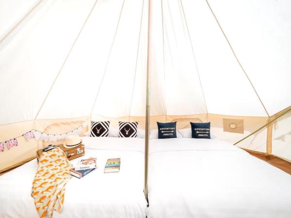 The Campster Kanchanaburi : photo 2 de la chambre family bell tent garden view