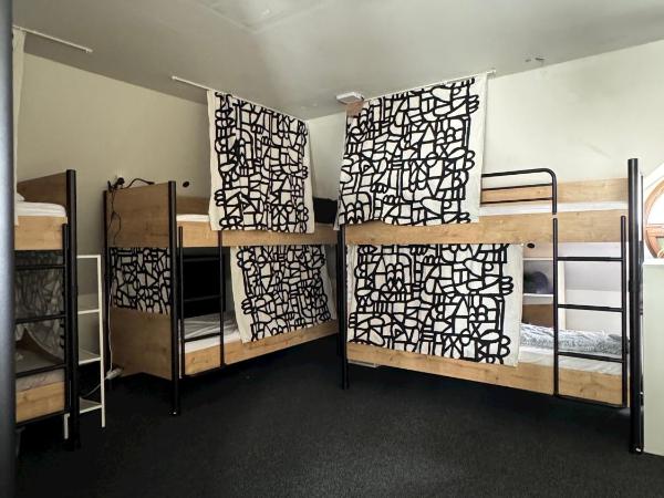 Hostel John Galt : photo 3 de la chambre lit simple dans dortoir de 8 lits