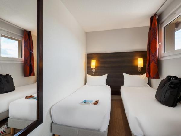 Kyriad Belfort Centre Gare : photo 3 de la chambre chambre quadruple avec 1 lit double et 2 lits simples