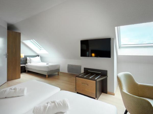 Kyriad Belfort Centre Gare : photo 3 de la chambre chambre triple avec 1 lit double et 1 lit simple