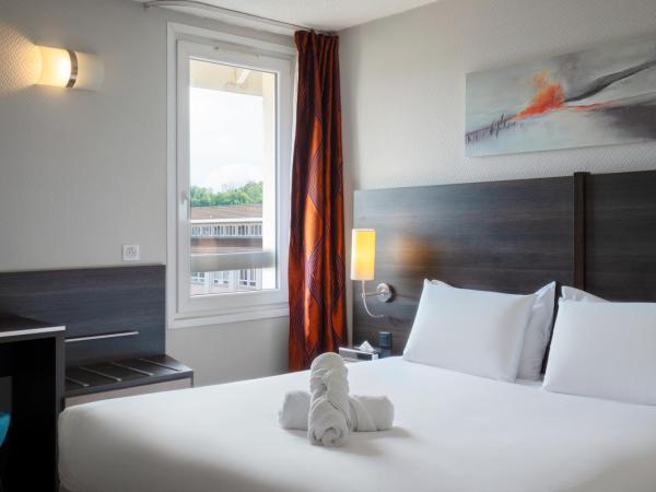 Kyriad Belfort Centre Gare : photo 4 de la chambre chambre quadruple avec 1 lit double et 2 lits simples