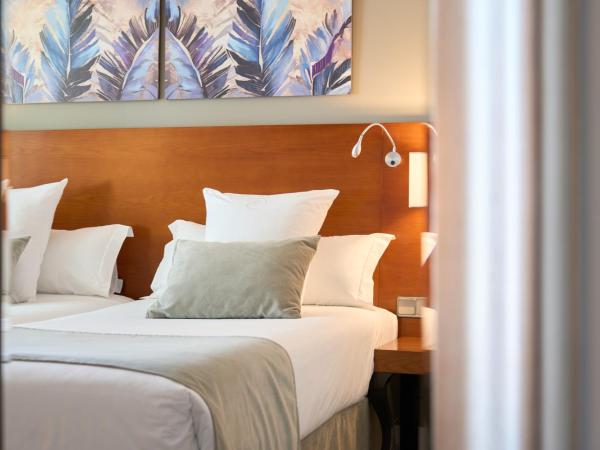 Hotel Puerta de Toledo : photo 3 de la chambre chambre double ou lits jumeaux