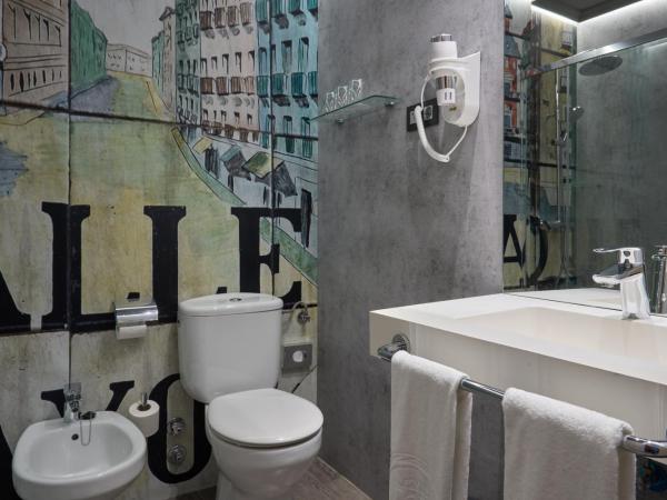 Hotel Puerta de Toledo : photo 7 de la chambre chambre double ou lits jumeaux avec lit d'appoint