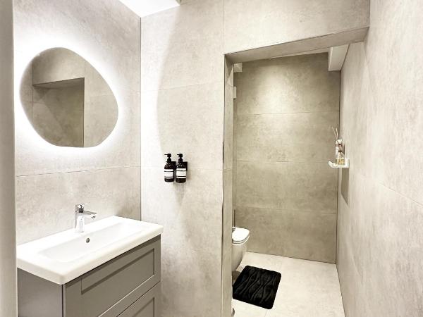 BLK Hostel : photo 2 de la chambre chambre double standard avec salle de bains commune