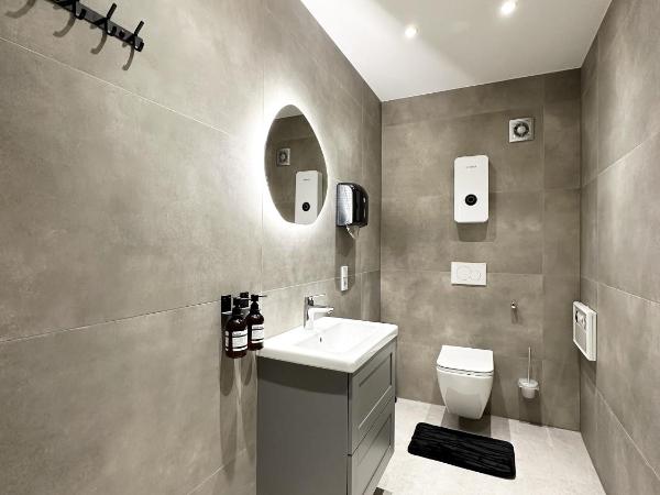 BLK Hostel : photo 7 de la chambre chambre double standard avec salle de bains commune