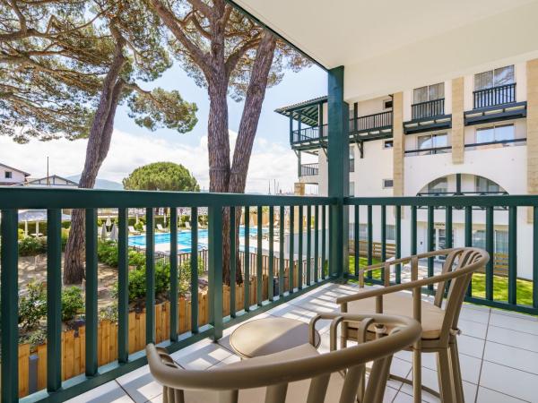 Hôtel Ibaïa - Piscine & Spa : photo 4 de la chambre chambre double avec balcon - vue sur port-piscine