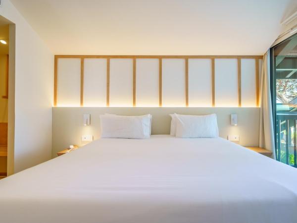 Hôtel Ibaïa - Piscine & Spa : photo 3 de la chambre chambre double - vue latérale sur mer