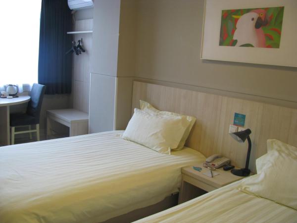 Jinjiang Inn Qingdao Bus Station : photo 2 de la chambre chambre lits jumeaux standard b