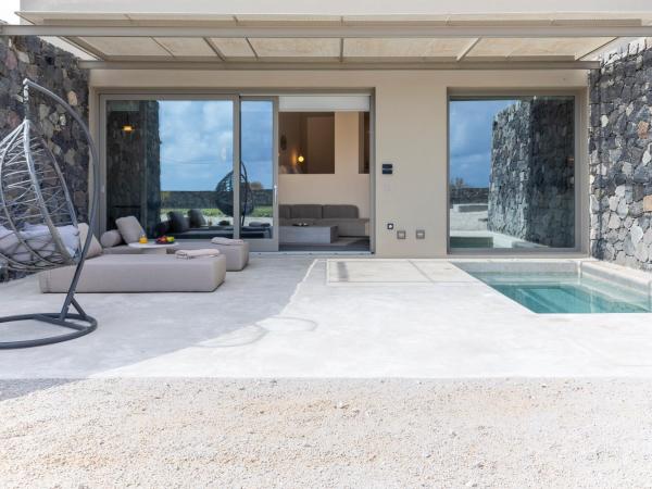 Santopaz Suites : photo 1 de la chambre lava suite with plunge pool and partial sea view