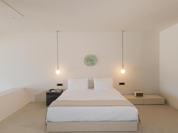 Santopaz Suites : photo 2 de la chambre lava suite with plunge pool and partial sea view