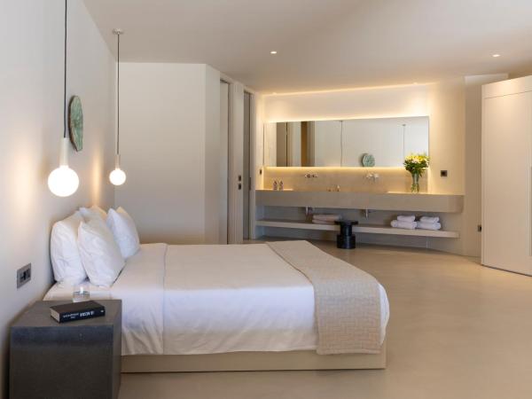 Santopaz Suites : photo 10 de la chambre lava suite with plunge pool and partial sea view