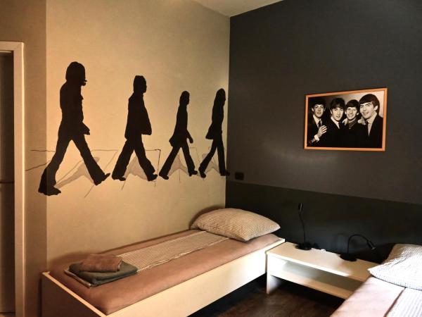 Rock Rooms Pula : photo 5 de la chambre chambre lits jumeaux avec salle de bains