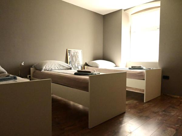 Rock Rooms Pula : photo 3 de la chambre chambre triple avec salle de bains