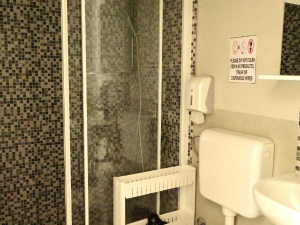 Rock Rooms Pula : photo 9 de la chambre chambre lits jumeaux avec salle de bains