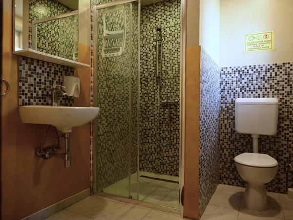 Rock Rooms Pula : photo 9 de la chambre chambre lits jumeaux avec salle de bains