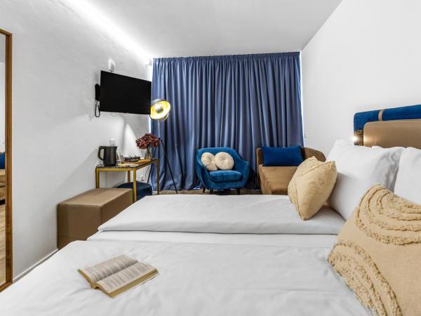 Del Mar Emotion Resort : photo 3 de la chambre chambre triple avec balcon