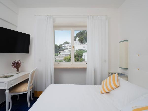 Sina Flora : photo 7 de la chambre chambre familiale - vue sur mer