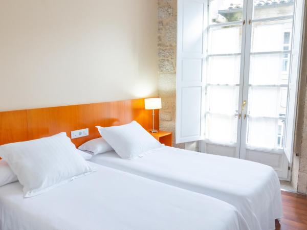 Hotel Montes : photo 1 de la chambre chambre lits jumeaux