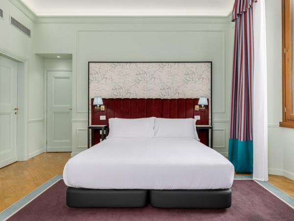 Room Mate Isabella : photo 5 de la chambre chambre deluxe double ou lits jumeaux