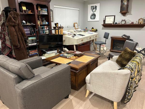 A Luxury Master Bedroom in a Condo : photo 2 de la chambre chambre familiale avec salle de bains commune