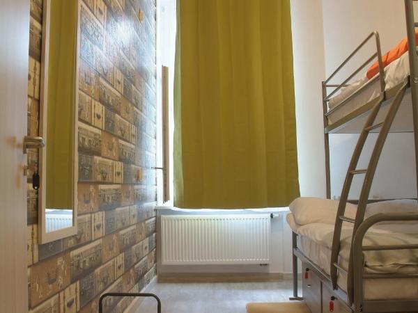 Hostel Lwowska 11 : photo 4 de la chambre chambre double avec salle de bains commune