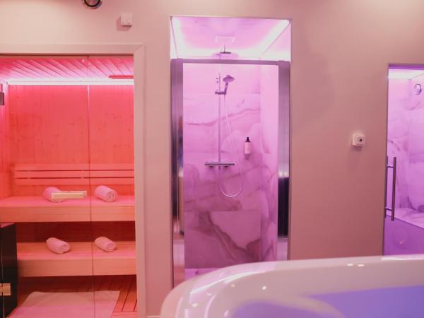 Hôtel Mademoiselle : photo 6 de la chambre chambre lit king-size avec baignoire spa