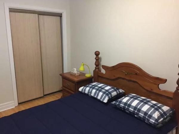 Private Rooms, Free Parking, Full Kitchen, Best Prices in Town- York University Heights : photo 3 de la chambre chambre double Économique