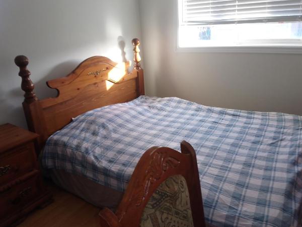 Private Rooms, Free Parking, Full Kitchen, Best Prices in Town- York University Heights : photo 8 de la chambre chambre double Économique
