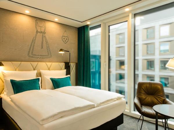Motel One München-Parkstadt Schwabing : photo 9 de la chambre chambre lit king-size
