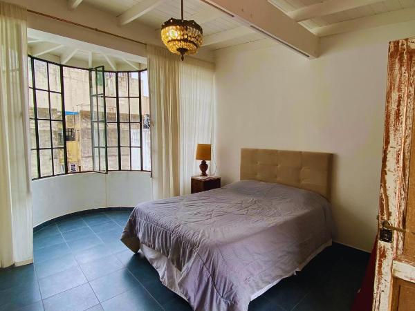Casa en el Encantador San Telmo - 8 habitaciones : photo 2 de la chambre chambre double avec salle de bains commune