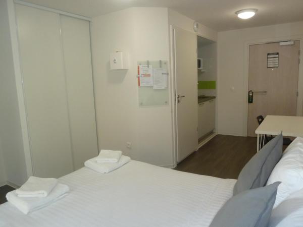 Résidence Hôtelière Louise : photo 3 de la chambre chambre double