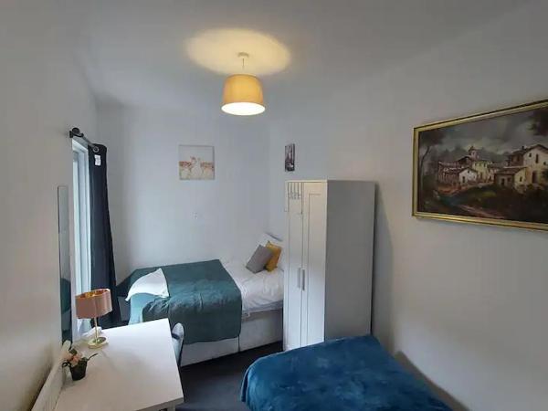 St Pancras Private Rooms : photo 3 de la chambre chambre triple avec terrasse