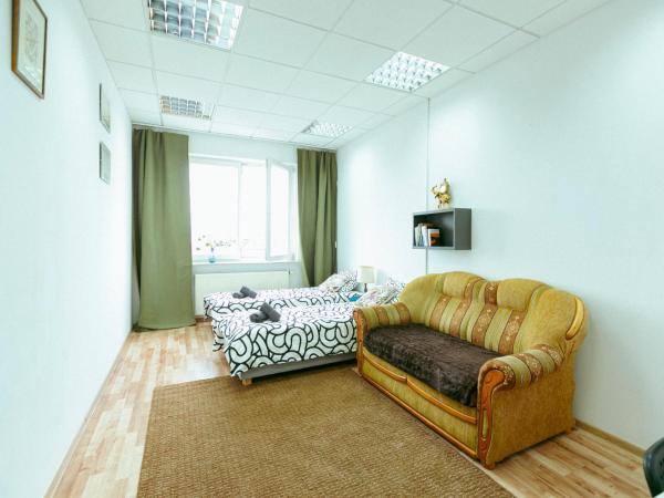 Hostel Metro Kabaty : photo 3 de la chambre chambre triple avec salle de bains