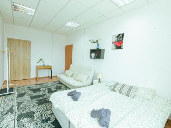 Hostel Metro Kabaty : photo 3 de la chambre appartement familial 2 chambres avec vue