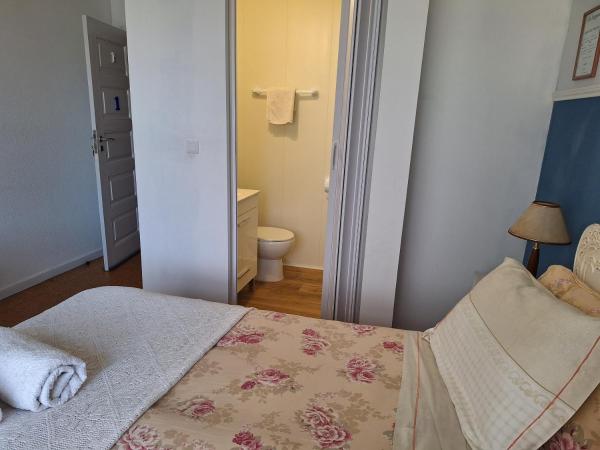 Villa Margarida : photo 6 de la chambre chambre lit queen-size - vue sur jardin