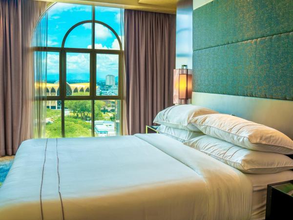 The Waterfront Hotel Kuching : photo 5 de la chambre brooke loft suite
