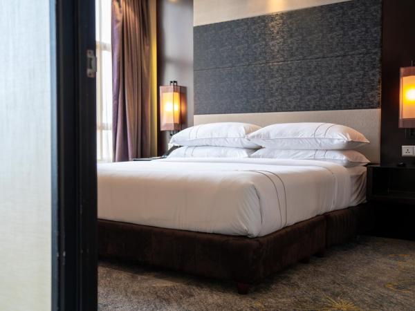 The Waterfront Hotel Kuching : photo 7 de la chambre brooke loft suite