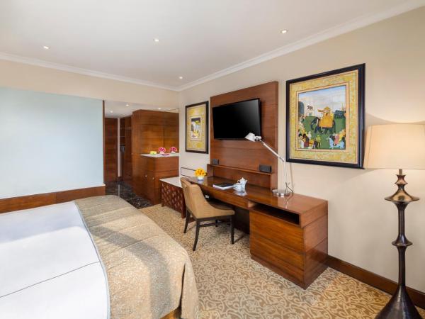 Taj Palace, New Delhi : photo 3 de la chambre luxury room king bed diplomatic enclave view