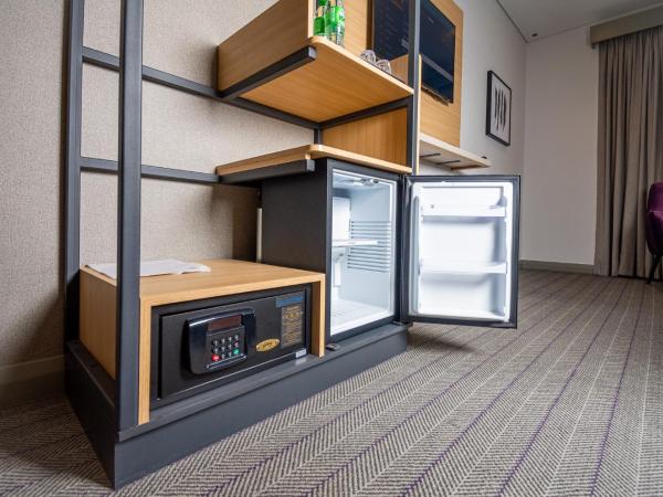 Premier Inn Dubai International Airport : photo 5 de la chambre new style double room -non smoking- free dxb airport shuttle every 30min to t1&3