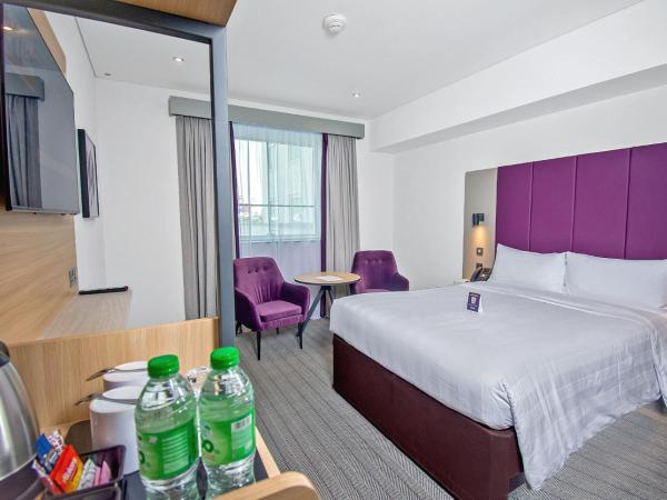 Premier Inn Dubai International Airport : photo 7 de la chambre new style double room -non smoking- free dxb airport shuttle every 30min to t1&3