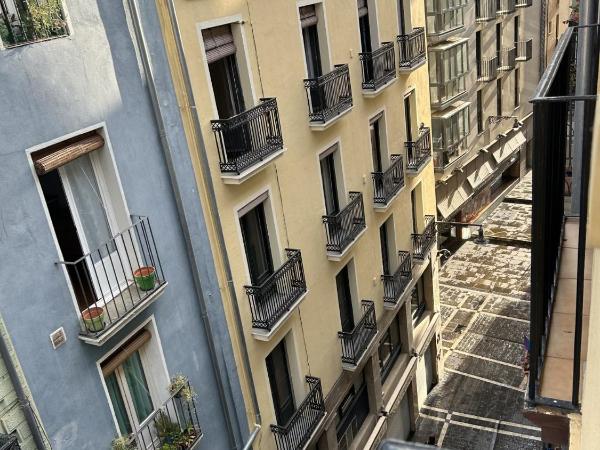 Casa OTANO : photo 2 de la chambre chambre lits jumeaux - vue sur ville