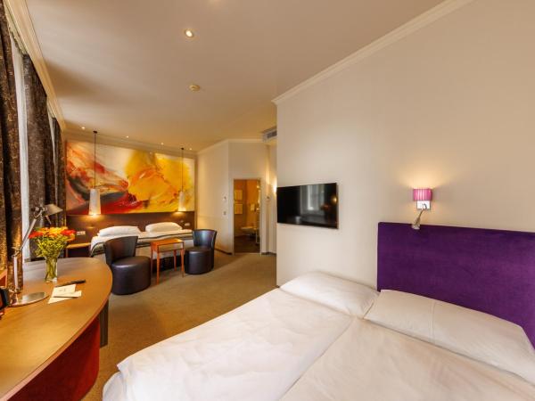 Der Wilhelmshof : photo 2 de la chambre chambre quadruple deluxe - vue sur rue