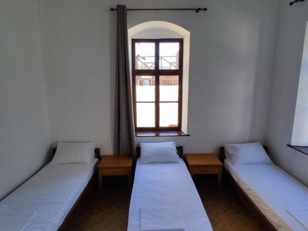 Rhodes Youth Hostel Adults only 18-40 : photo 1 de la chambre lit simple dans dortoir pour femmes