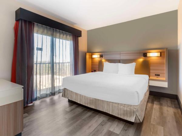 Best Western Plus Atlanta Airport East : photo 3 de la chambre chambre lit king-size deluxe - non-fumeurs 