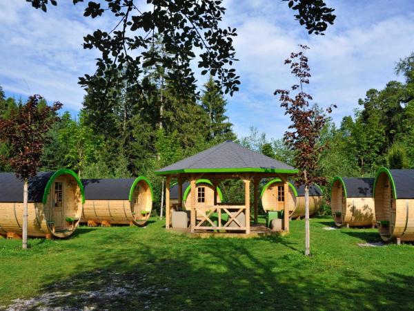 Ferienparadies Natterer See : photo 1 de la chambre lit tonneau