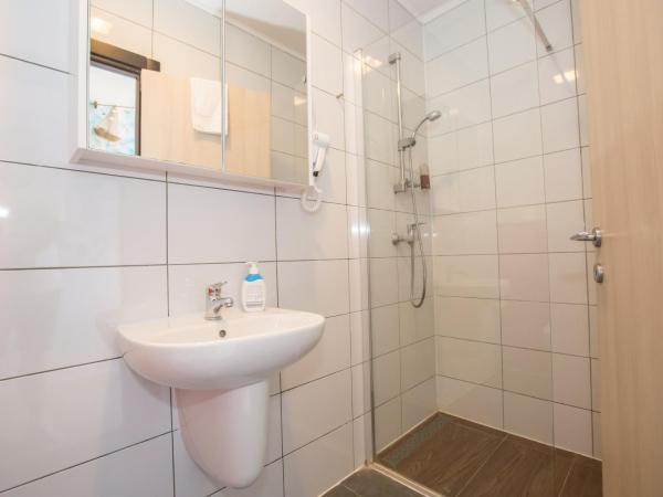 Villa Monsena : photo 6 de la chambre petite chambre double