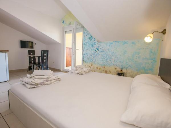 Villa Monsena : photo 1 de la chambre chambre double - vue sur mer