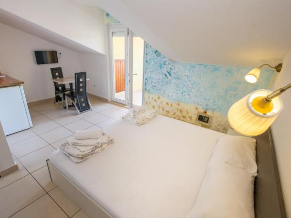 Villa Monsena : photo 2 de la chambre chambre double - vue sur mer