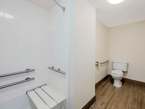 Best Western Plus Gen X Inn : photo 5 de la chambre chambre lit king-size avec baignoire - adaptée aux personnes à mobilité réduite