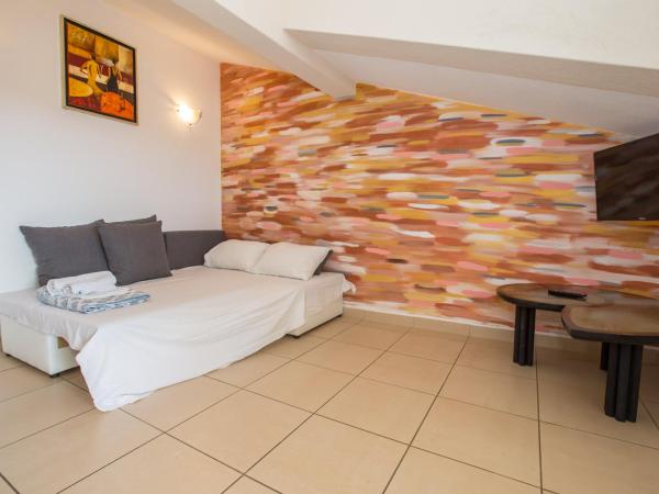 Villa Monsena : photo 4 de la chambre chambre quadruple - vue sur mer